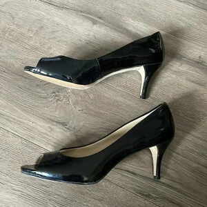 EllenTracy Womens 8M Vanna Pump Heels Slip On Black Patent  Leather Peep Toe